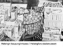 Bulevardi 28. Kellog's Corn Flakes -muroja, appelsiineja ja omenoita Elannon pikamyymälässä.