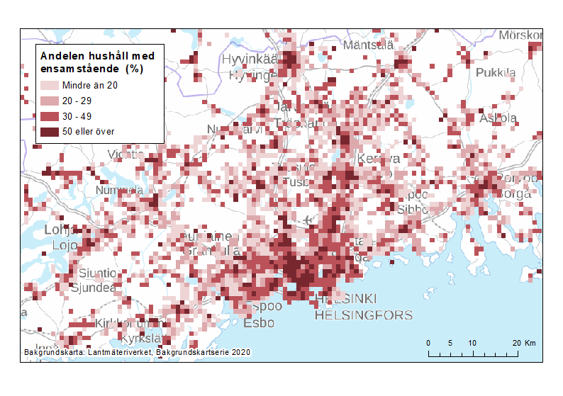 Kartbild som beskriver andelen ensamboende hushåll. Ensamboendet är vanligare i urbana områden. Helsingforsregionens andel av ensamboende hushåll är störst i huvudstadsregionen. I en stor del av Helsingfors består mer än hälften av hushållen av bara en person.